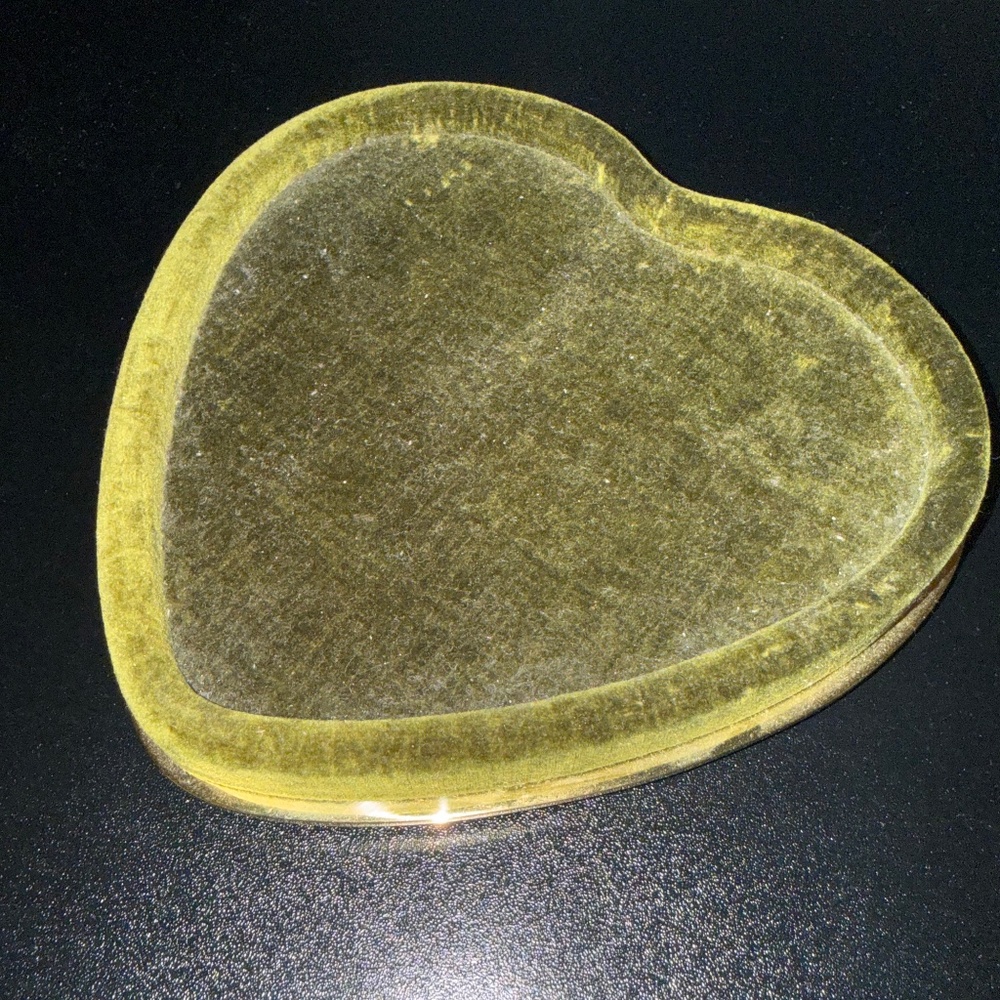 AERIN Valentina Velvet Heart Tray in Green - Picture 6 of 7